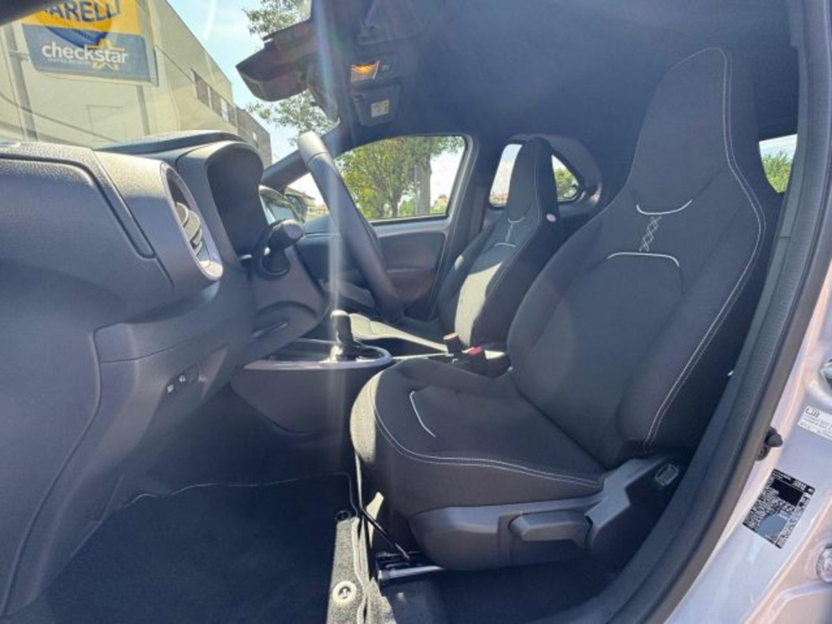 Toyota Aygo X 1.5 hybrid Icon e-cvt (10)