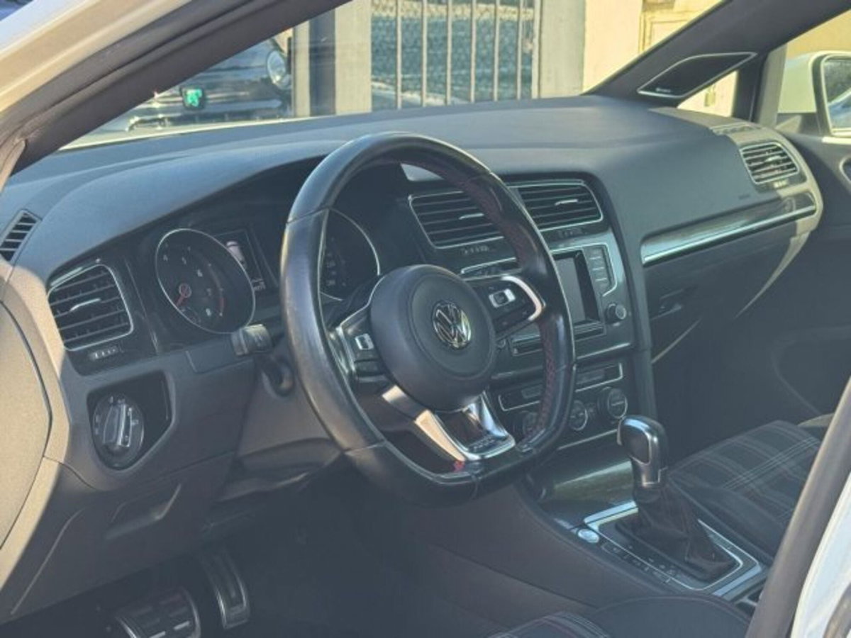 Volkswagen Golf GTI Performance 2.0 TSI DSG 5p. BlueMotion Technology (9)