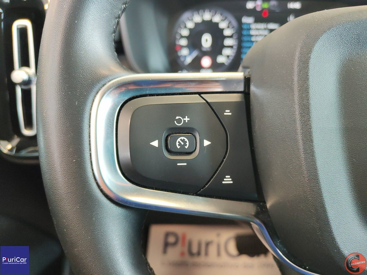 Volvo XC40 B5 AWD Geartronic R-design (17)
