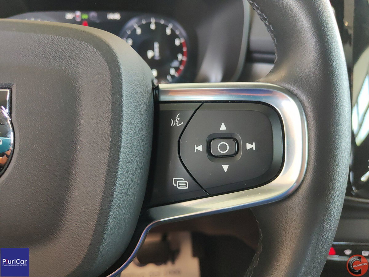 Volvo XC40 B5 AWD Geartronic R-design (19)