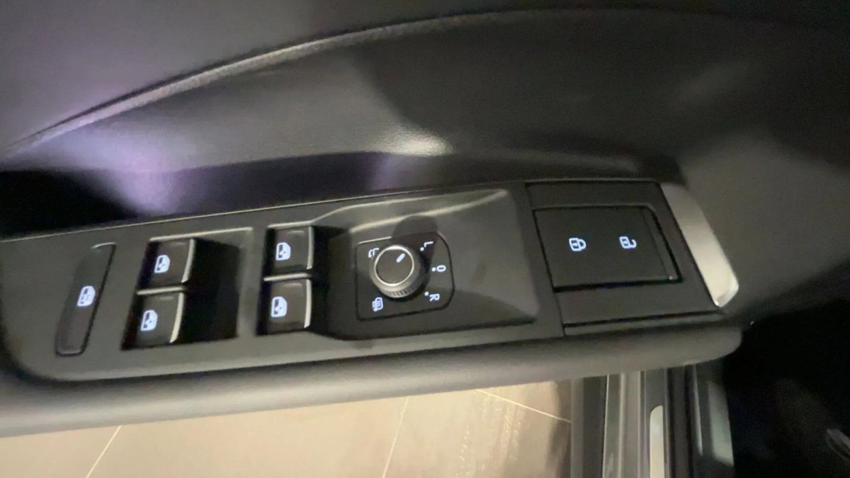 Volkswagen T-Roc 1.5 etsi R-Line 150cv dsg (13)