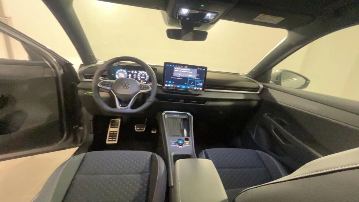 Volkswagen T-Roc 1.5 etsi R-Line 150cv dsg (16)