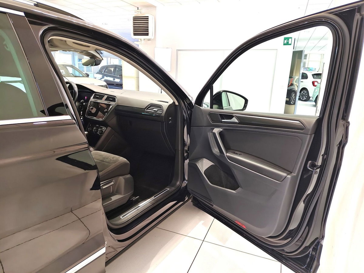 Volkswagen Tiguan 2.0 TDI 150 CV SCR DSG 4MOTION R-Line (10)