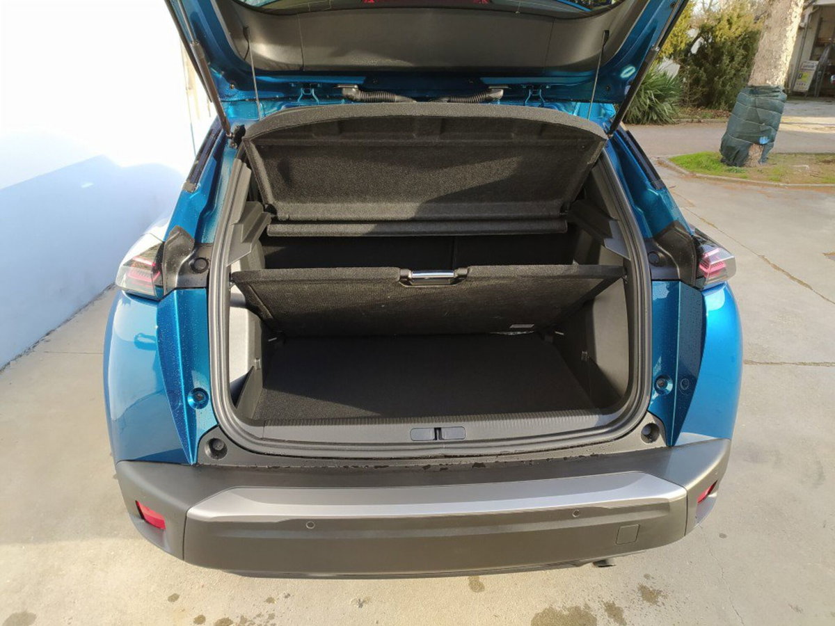 Peugeot 2008 1.2 turbo Allure 100cv (12)