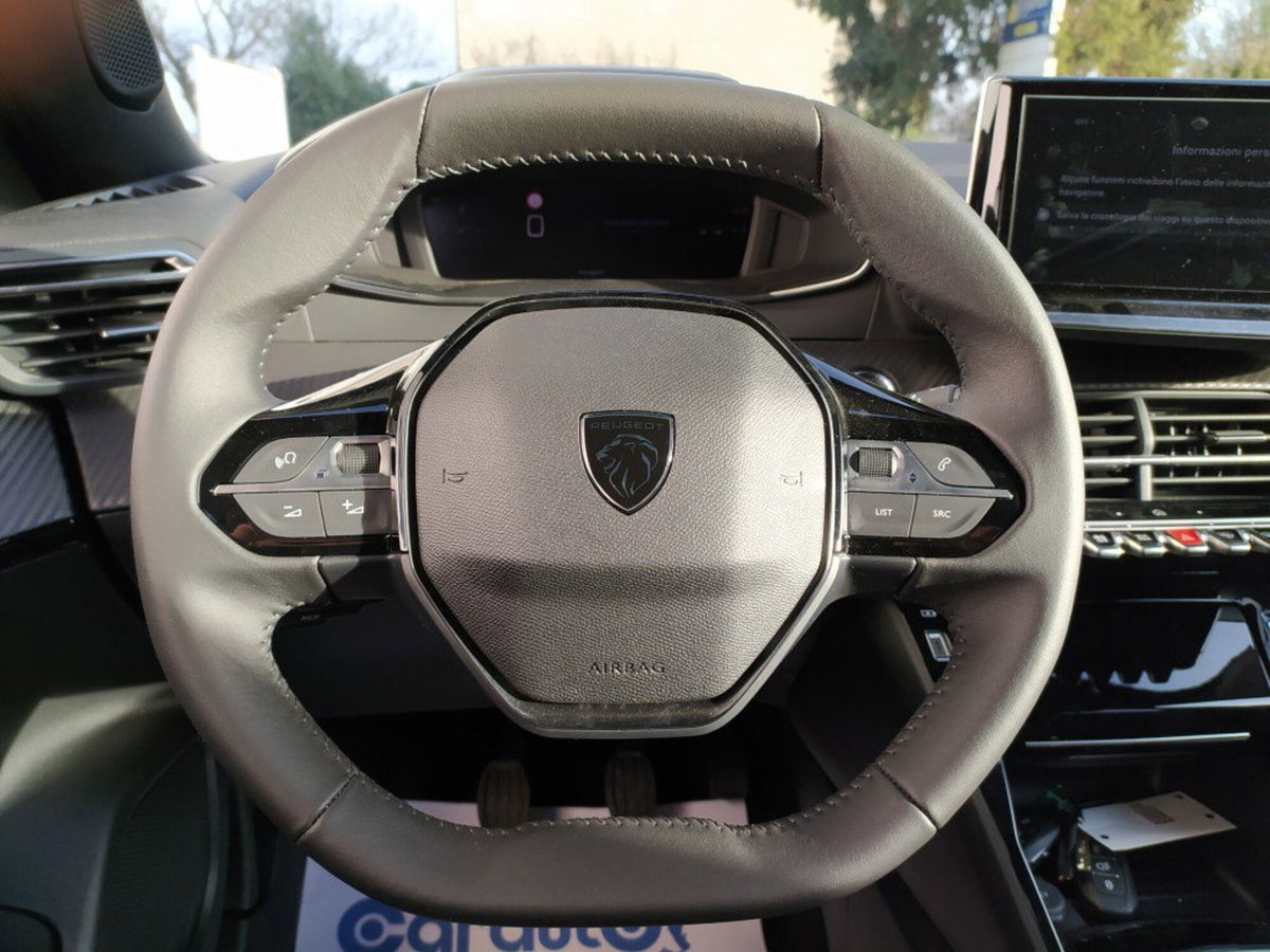 Peugeot 2008 1.2 turbo Allure 100cv (13)