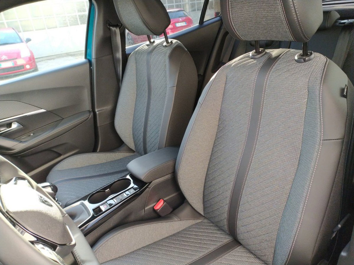 Peugeot 2008 1.2 turbo Allure 100cv (6)