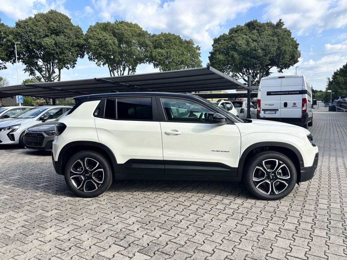 Jeep Avenger 1.2 turbo e-hybrid mhev Summit fwd 110cv edct6 (4)
