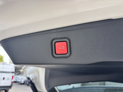 Jeep Avenger 1.2 turbo e-hybrid mhev Summit fwd 110cv edct6 (8)