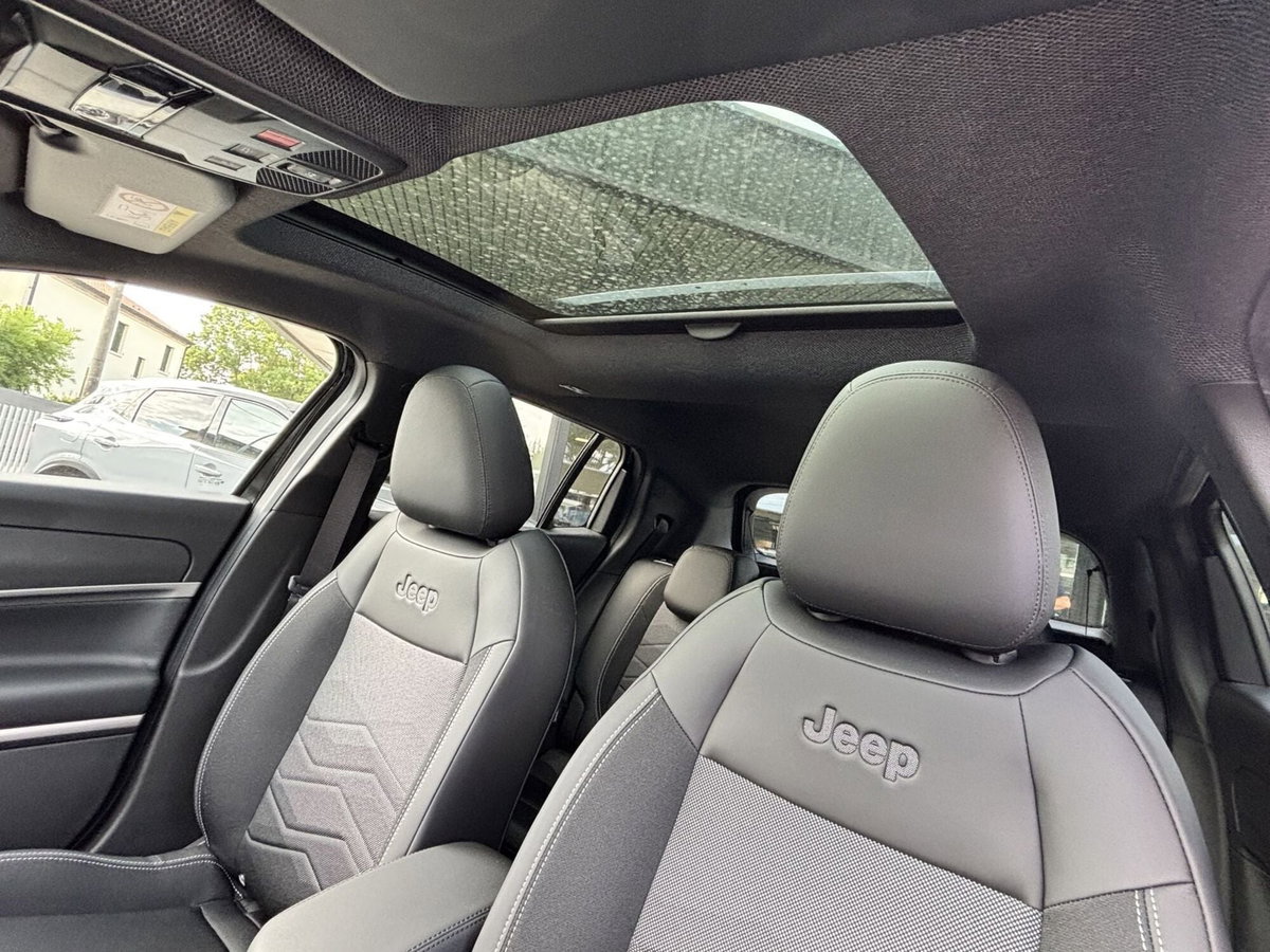 Jeep Avenger 1.2 turbo e-hybrid mhev Summit fwd 110cv edct6 (11)