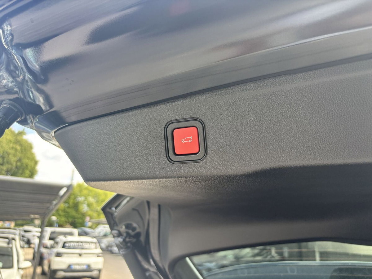 Jeep Avenger 1.2 turbo e-hybrid mhev Summit fwd 110cv edct6 (8)