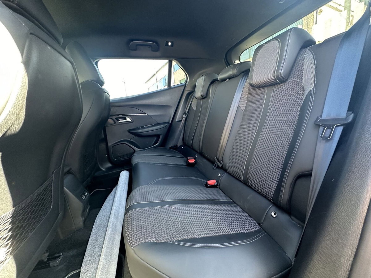 Peugeot 2008 PureTech 130 S&S EAT8 GT Line (12)