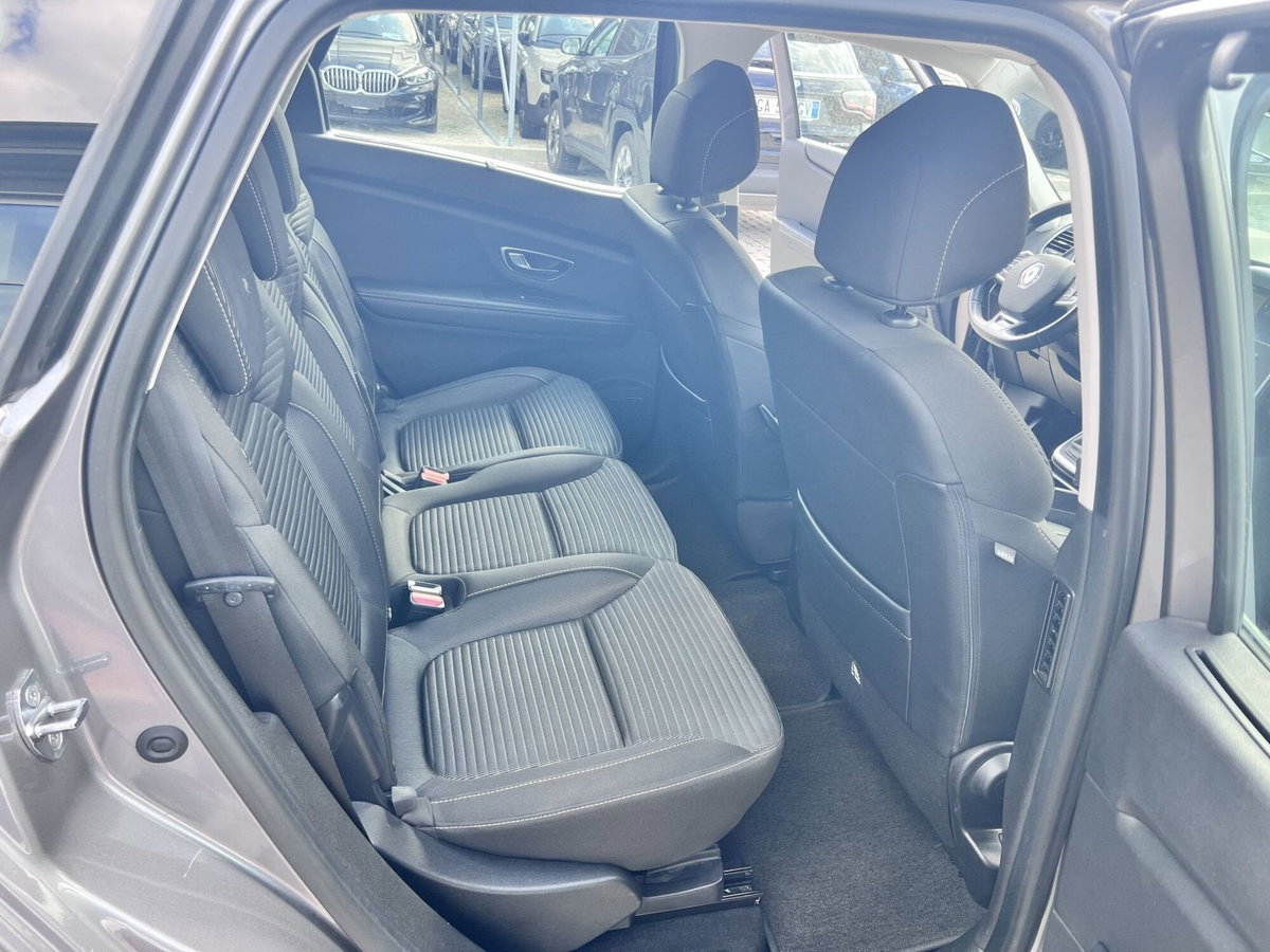 Renault Scénic 1.7 blue dci Sport Edition 120cv (6)