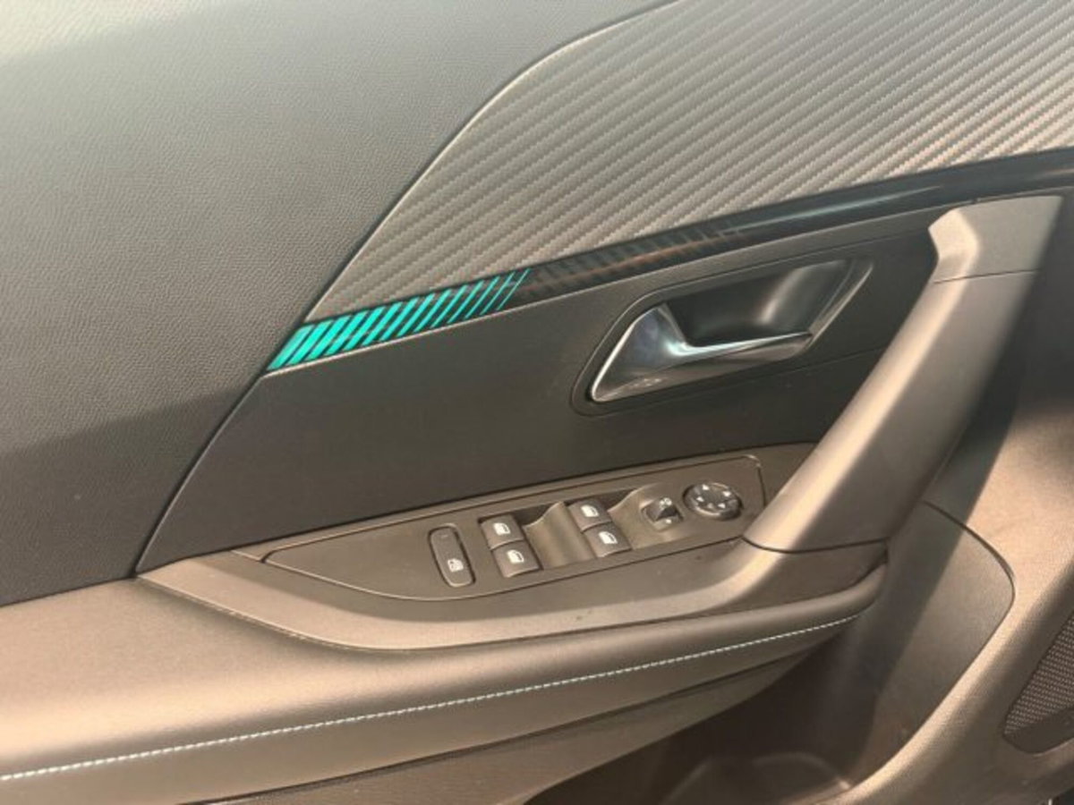 Peugeot 2008 PureTech 130 S&S EAT8 Allure Pack (15)