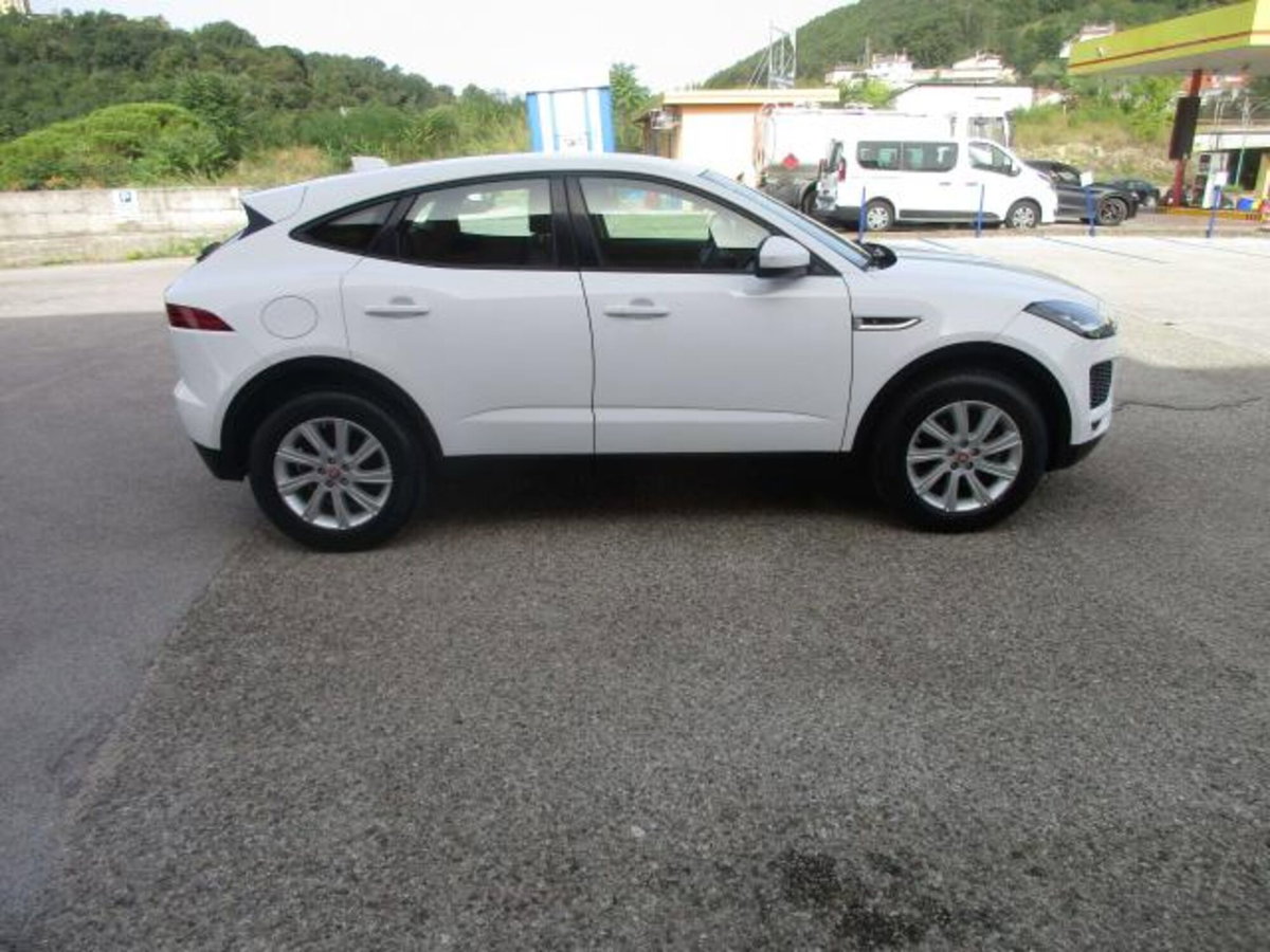 Jaguar E-Pace 2.0D 150 CV AWD R-Dynamic (3)