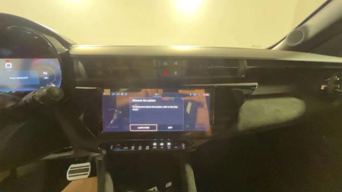 Alfa Romeo Junior 1.2 ibrida Speciale 145cv edct6 (13)