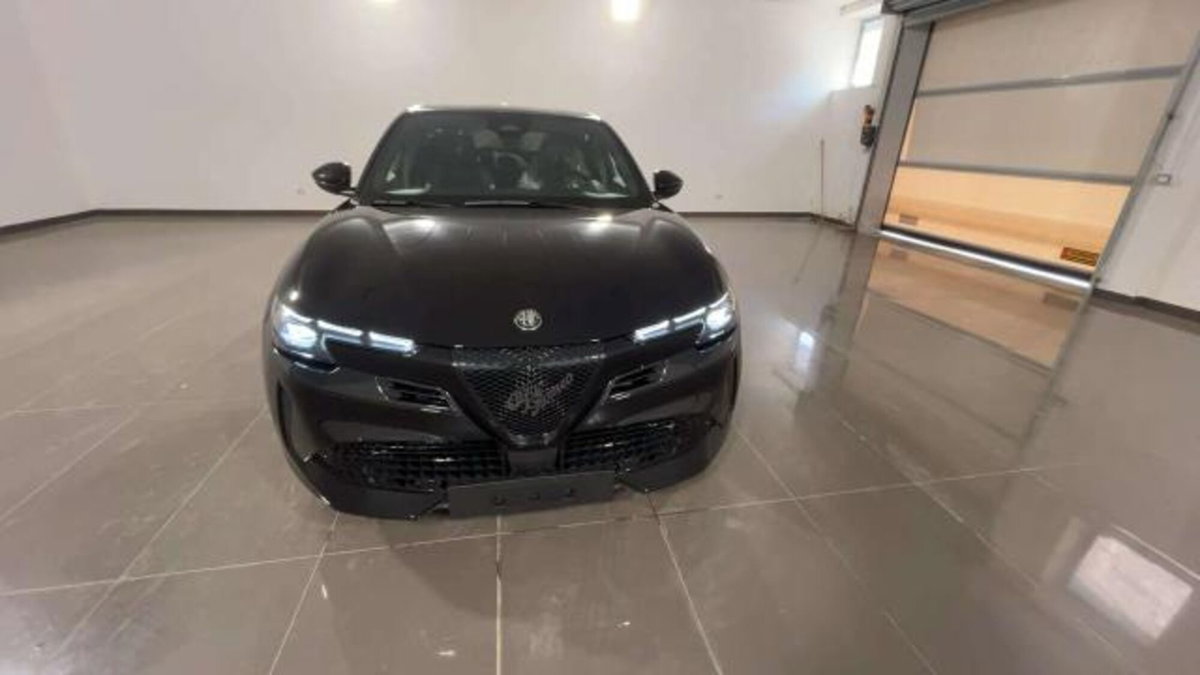 Alfa Romeo Junior 1.2 ibrida Speciale 145cv edct6 (2)