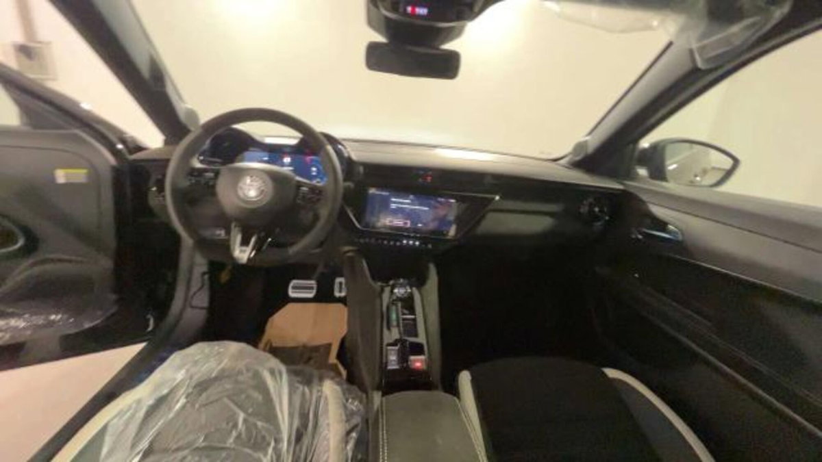 Alfa Romeo Junior 1.2 ibrida Speciale 145cv edct6 (8)