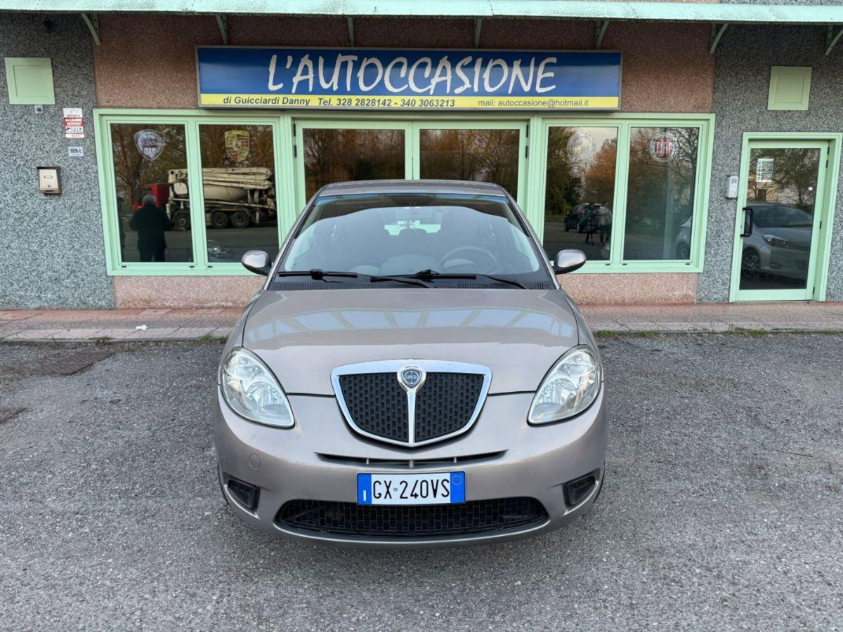 Lancia Ypsilon 1.2 Argento (2)
