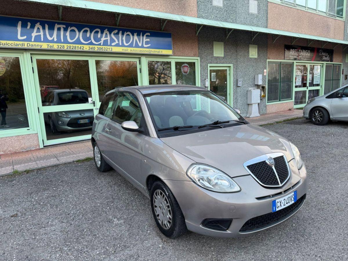 Lancia Ypsilon 1.2 Argento (3)