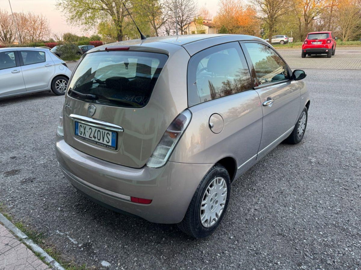 Lancia Ypsilon 1.2 Argento (4)