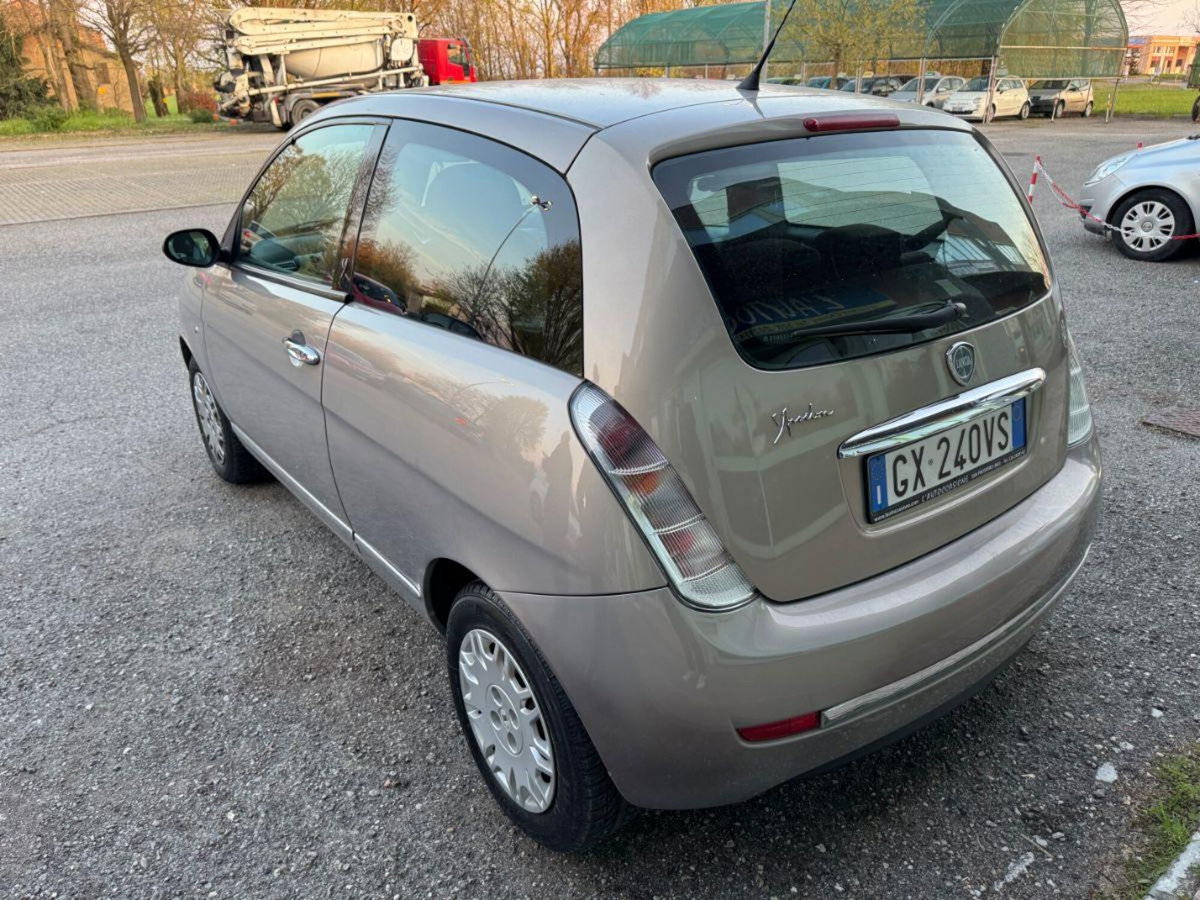 Lancia Ypsilon 1.2 Argento (6)