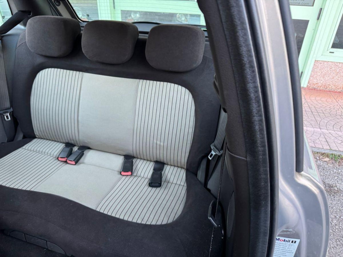 Lancia Ypsilon 1.2 Argento (9)