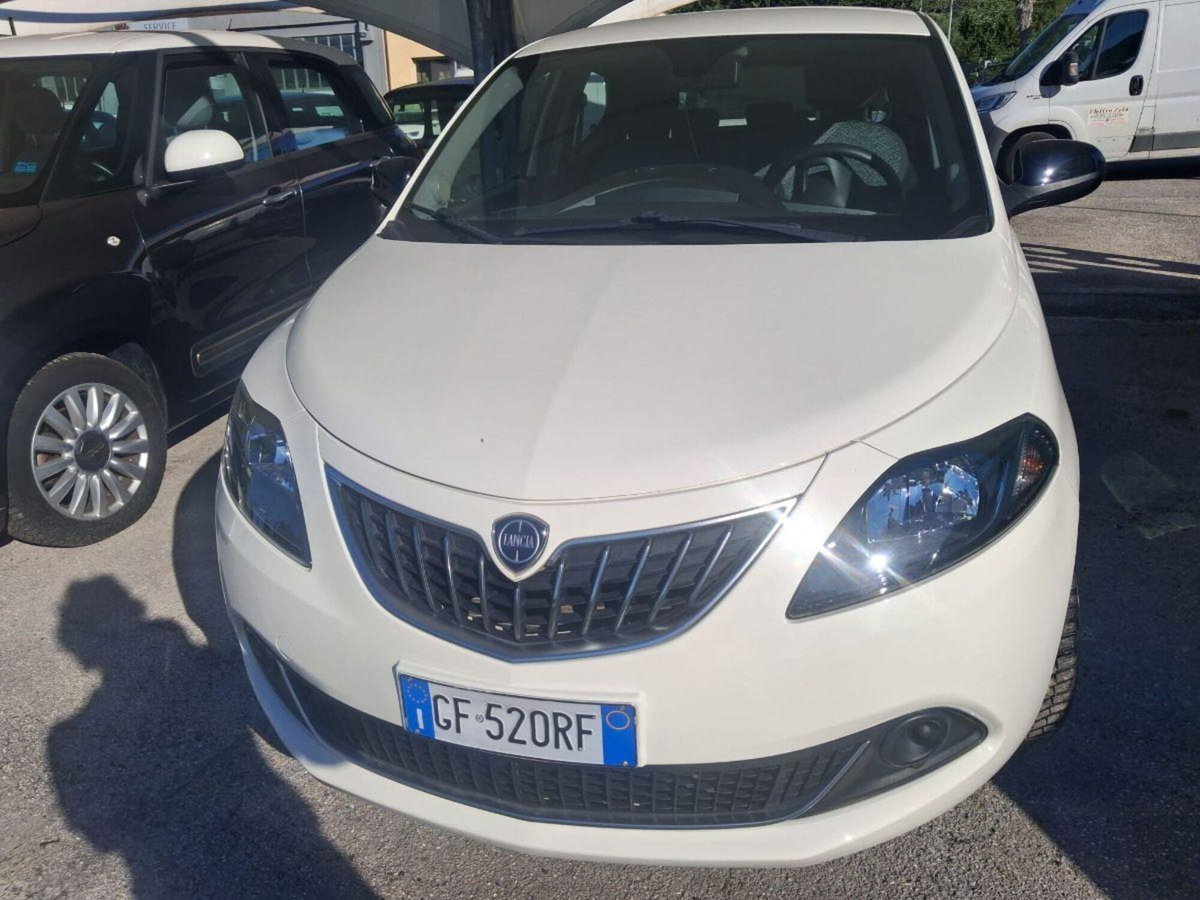 Lancia Ypsilon 1.0 FireFly 5 porte S&S Hybrid Silver Plus