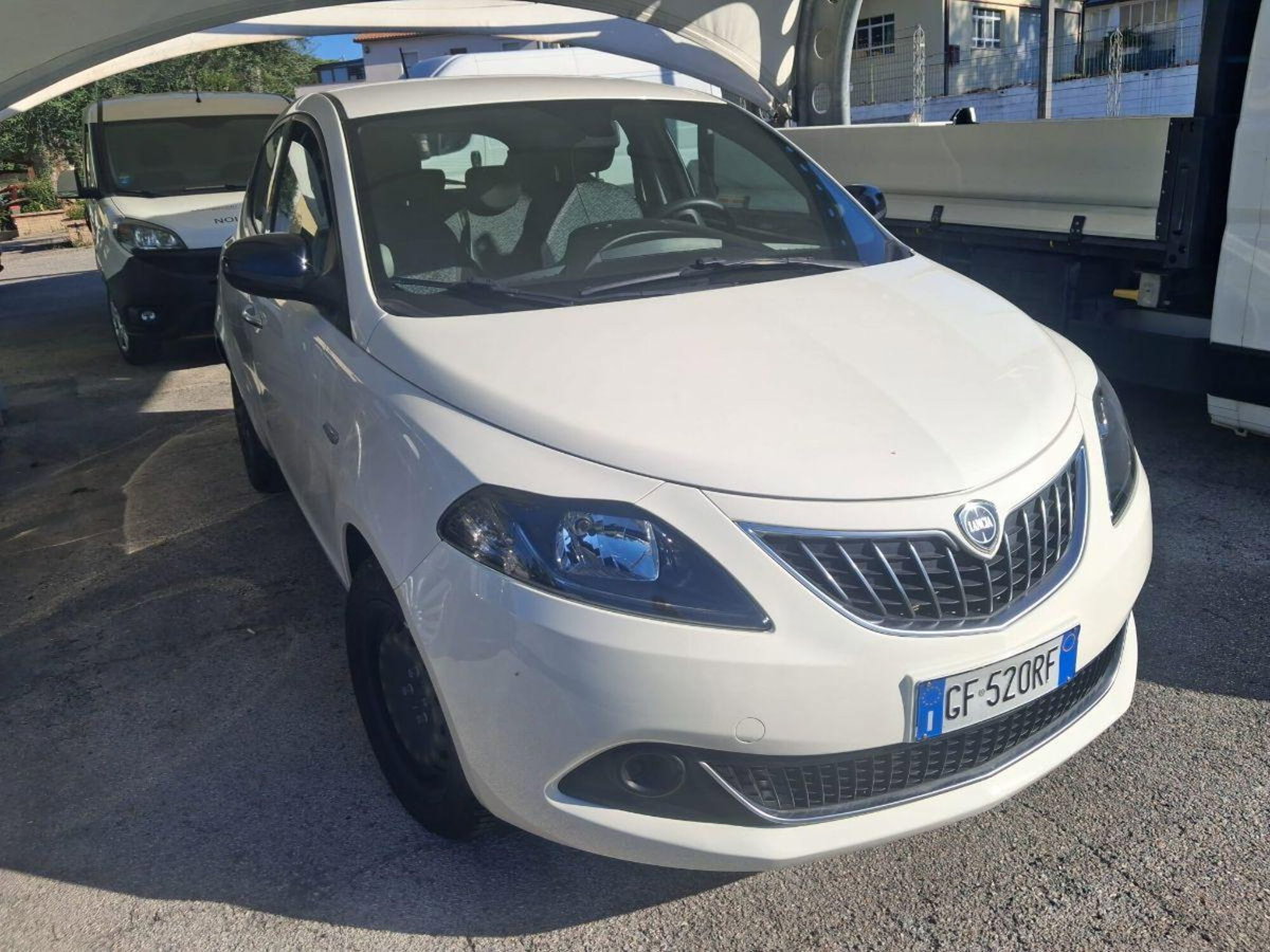 Lancia Ypsilon 1.0 FireFly 5 porte S&S Hybrid Silver Plus (3)