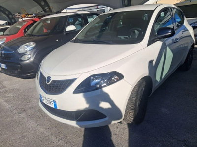 Lancia Ypsilon 1.0 FireFly 5 porte S&S Hybrid Silver Plus (4)