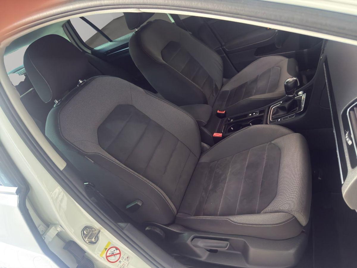 Volkswagen Golf 2.0 TDI DSG 5p. Highline BlueMotion Technology (20)