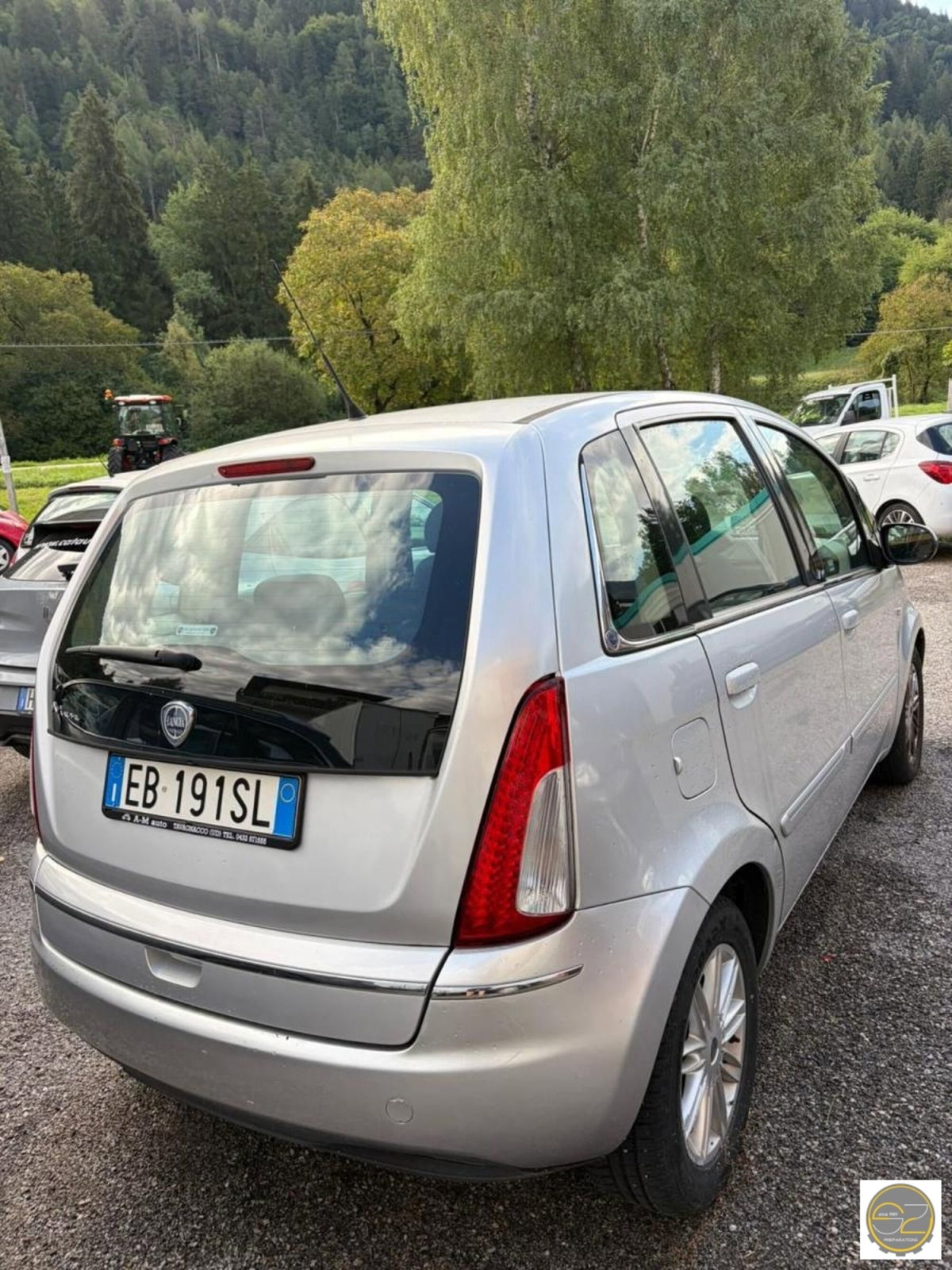 Lancia Musa 1.3 Mjt 16V 95 CV DPF Oro (2)