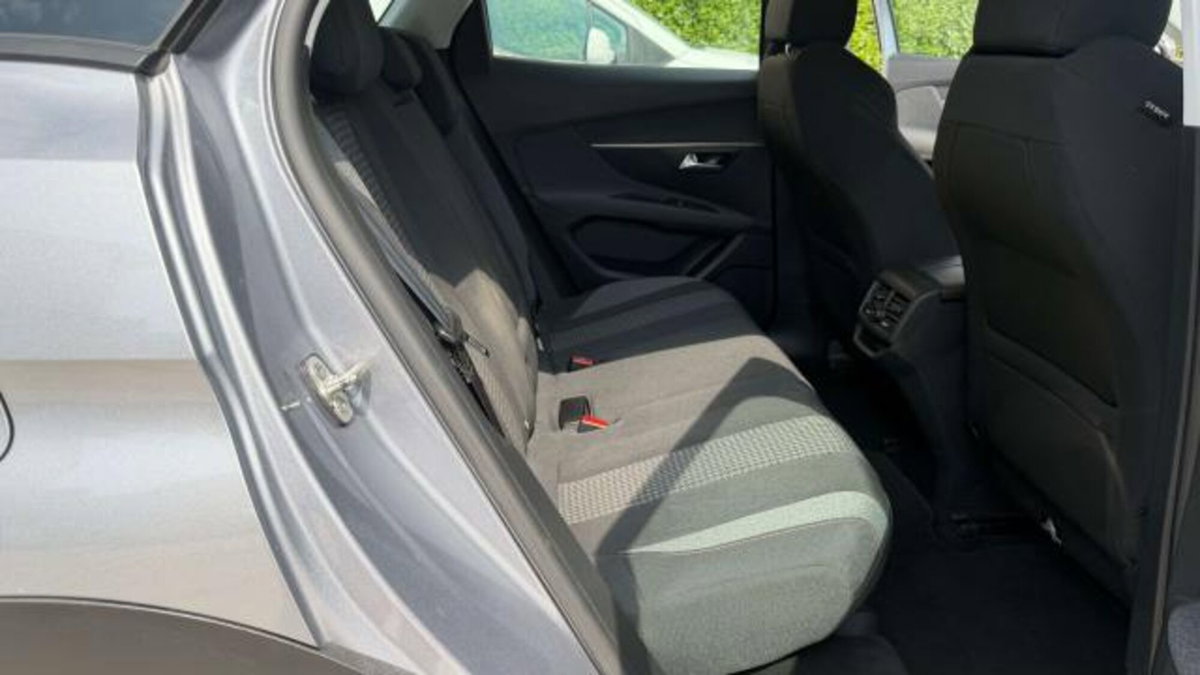 Peugeot 3008 BlueHDi 130 S&S Business (14)