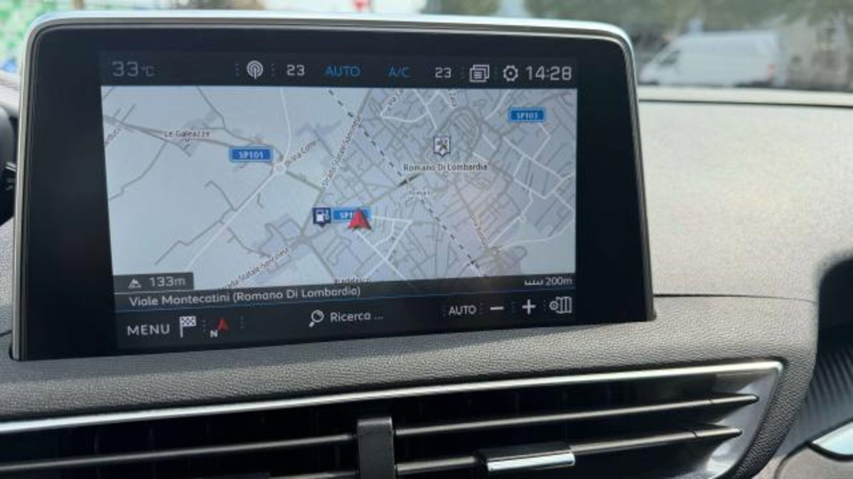 Peugeot 3008 BlueHDi 130 S&S Business (8)