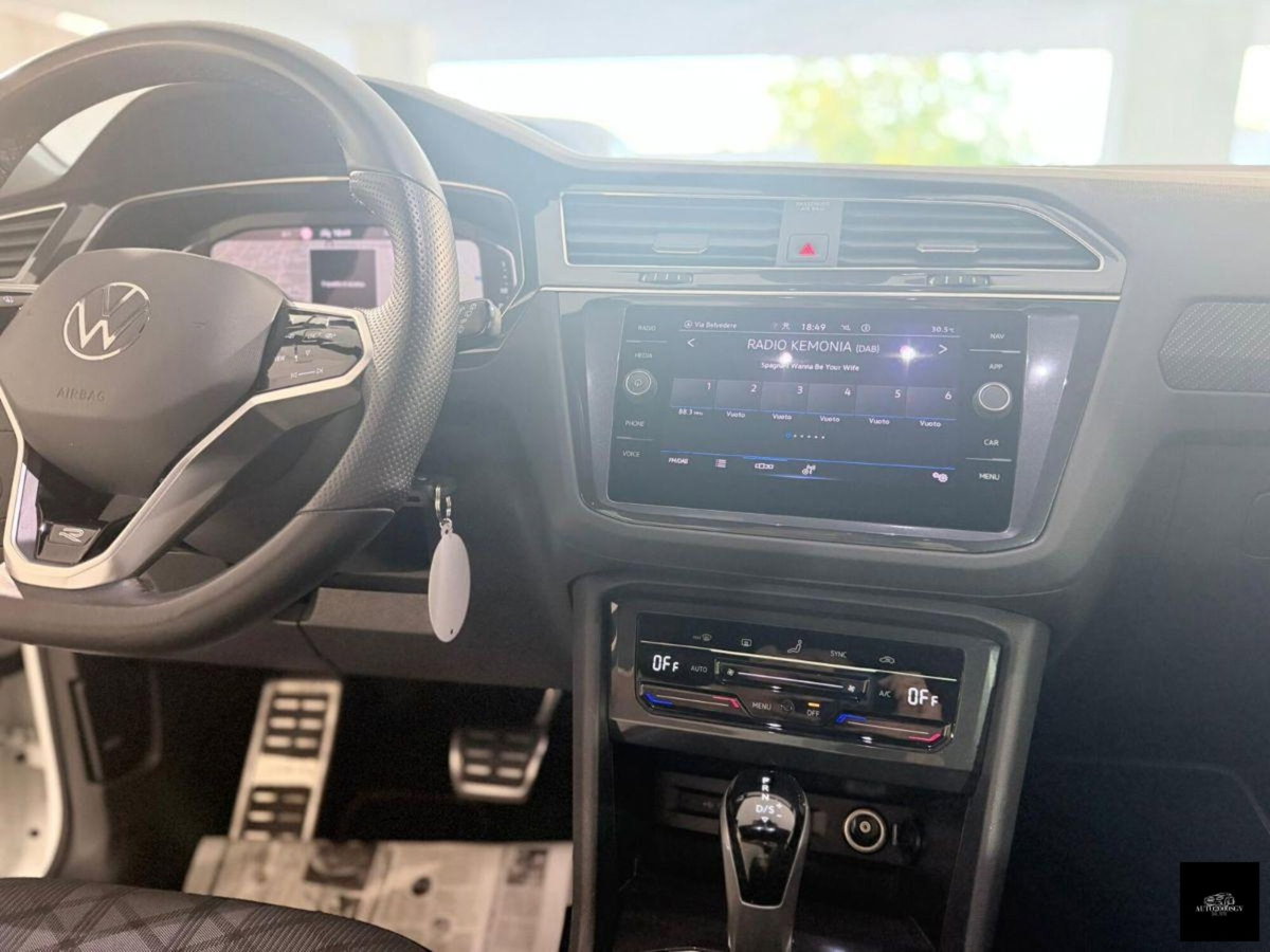 Volkswagen Tiguan 2.0 tdi R-Line 150cv dsg (15)