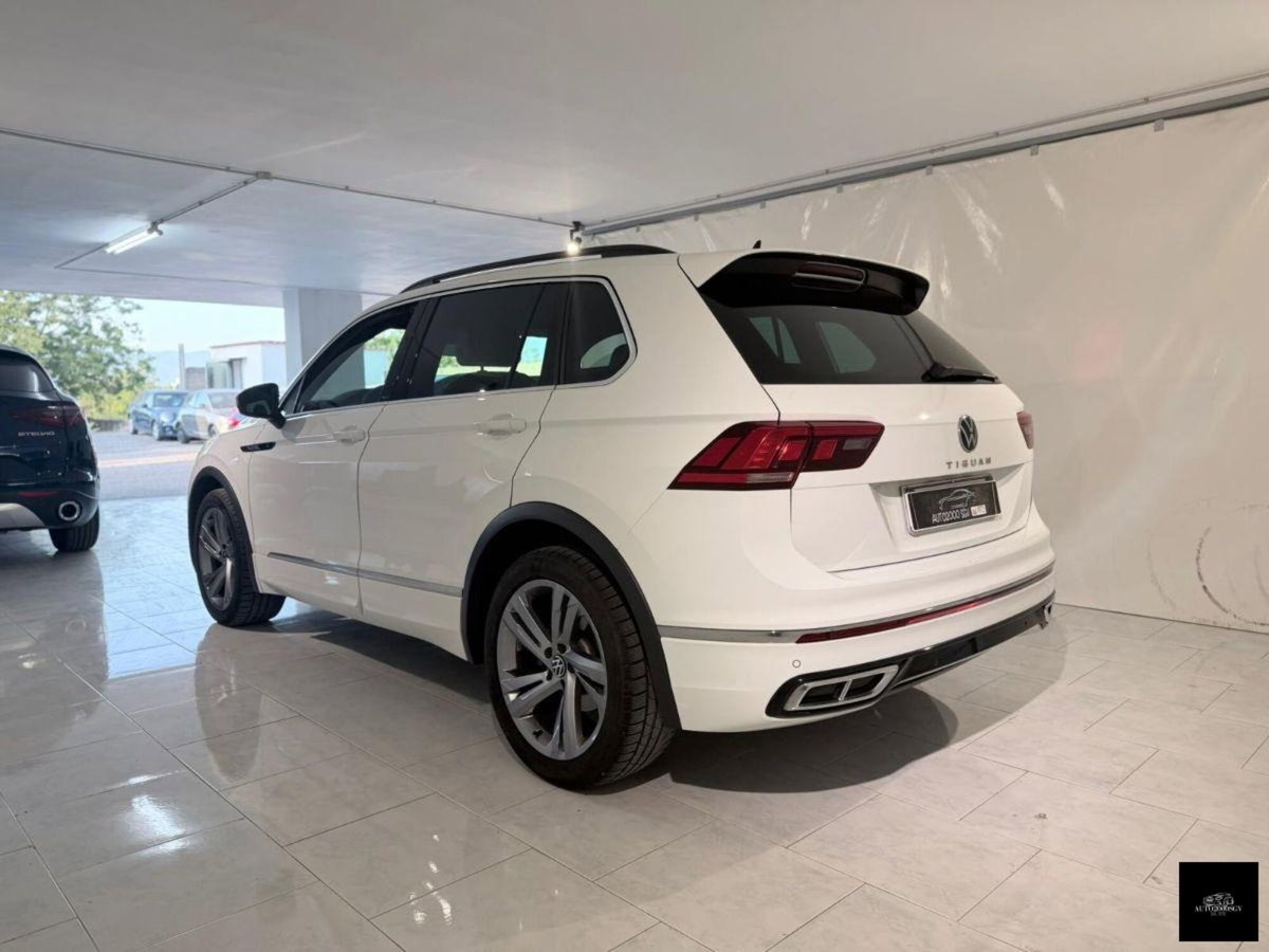 Volkswagen Tiguan 2.0 tdi R-Line 150cv dsg (4)