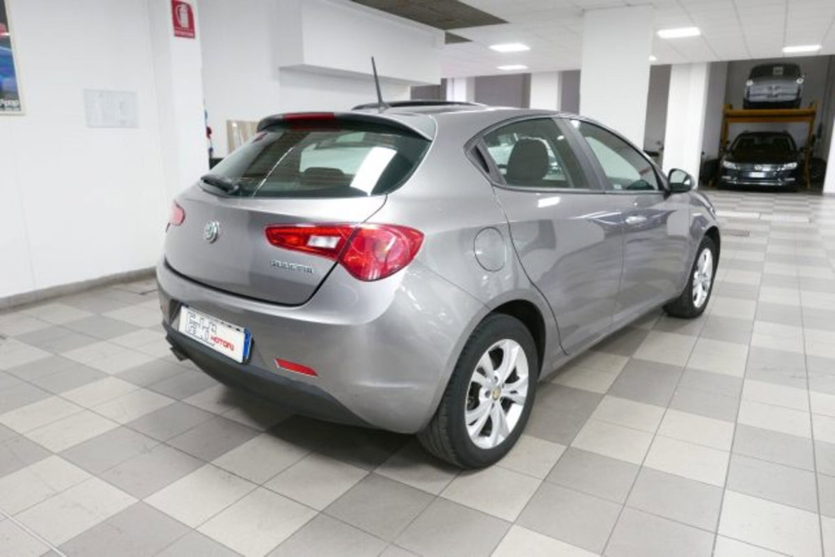 Alfa Romeo Giulietta 1.4 Turbo Giulietta Gpl 120cv (4)