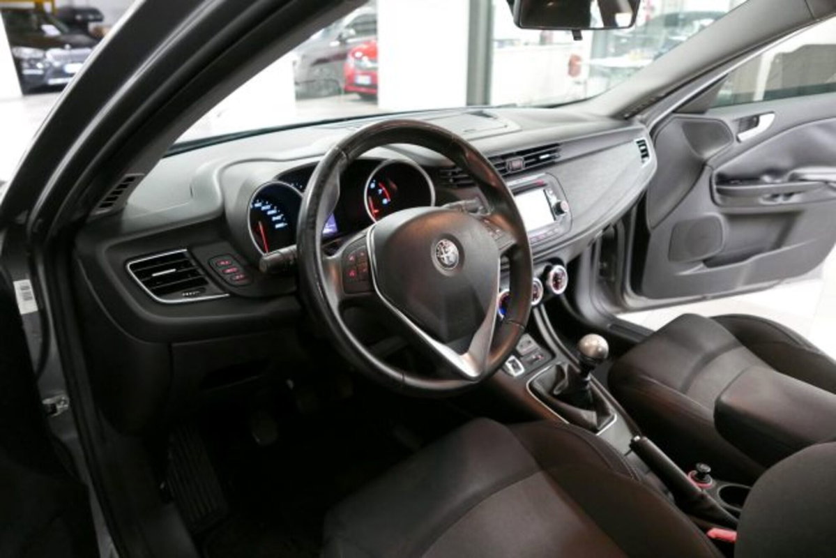 Alfa Romeo Giulietta 1.4 Turbo Giulietta Gpl 120cv (7)