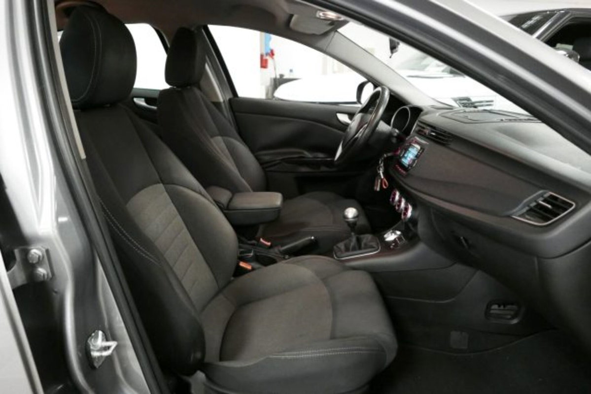 Alfa Romeo Giulietta 1.4 Turbo Giulietta Gpl 120cv (8)