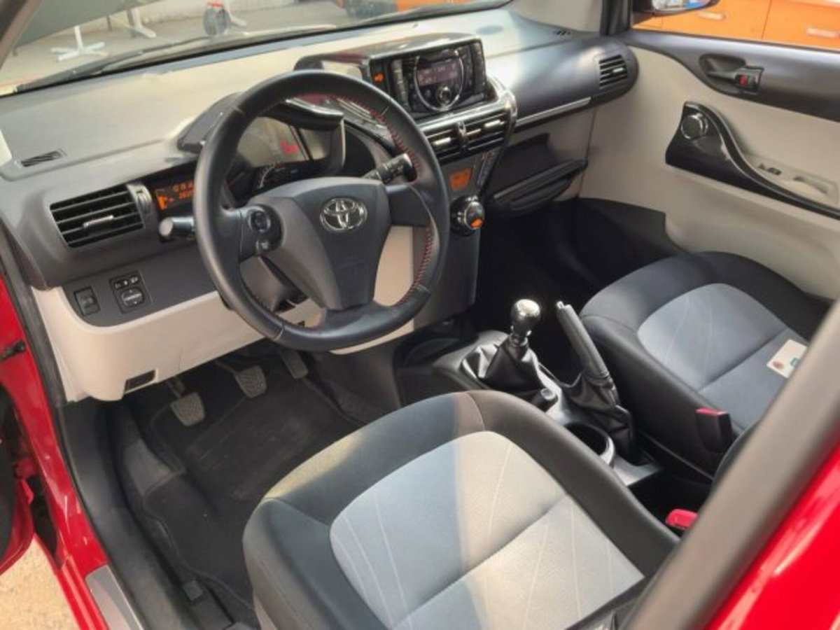 Toyota iQ 1.0 CVT Lounge (5)