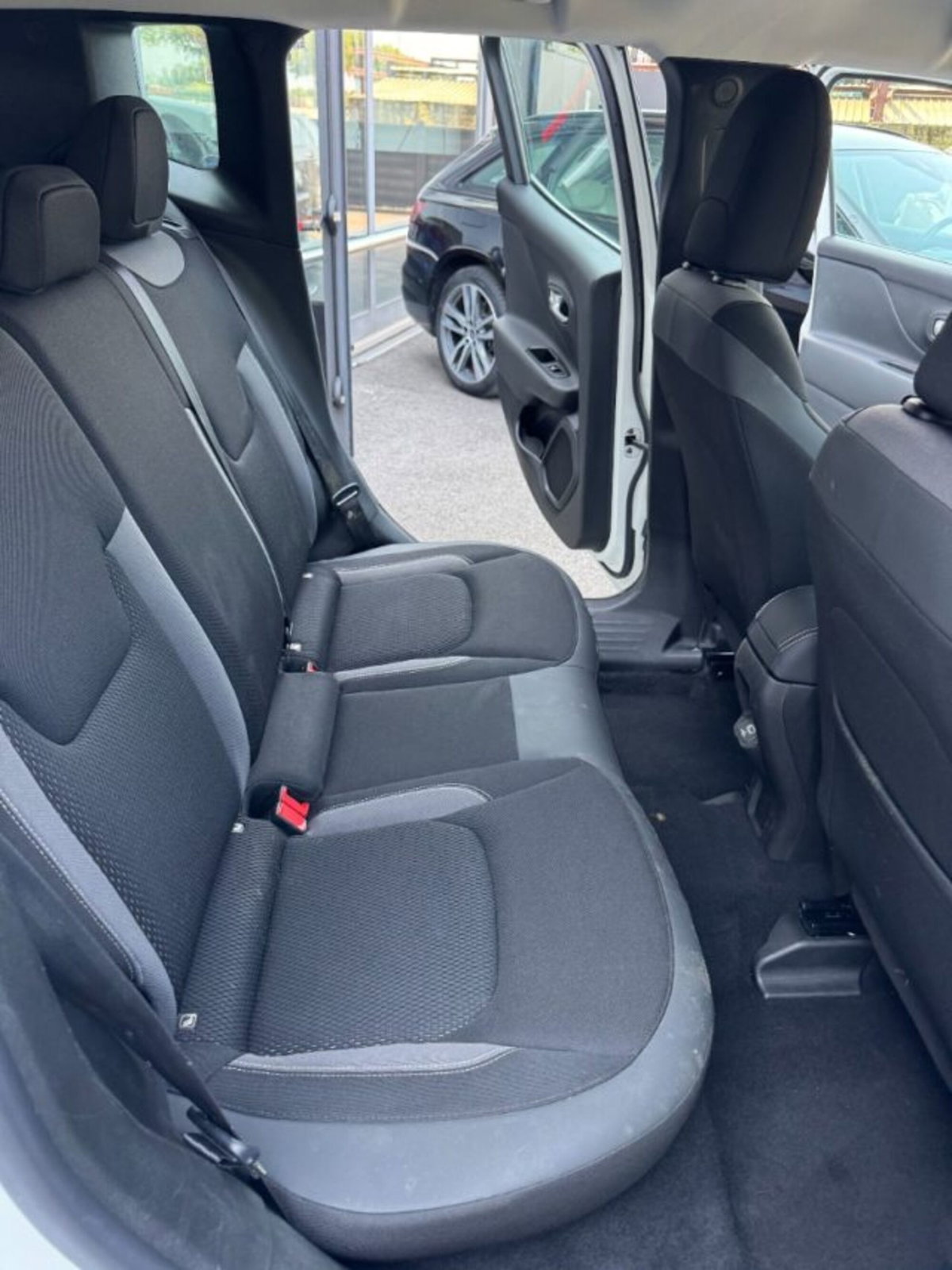 Jeep Renegade 1.3 T4 190CV PHEV 4xe AT6 Upland (10)