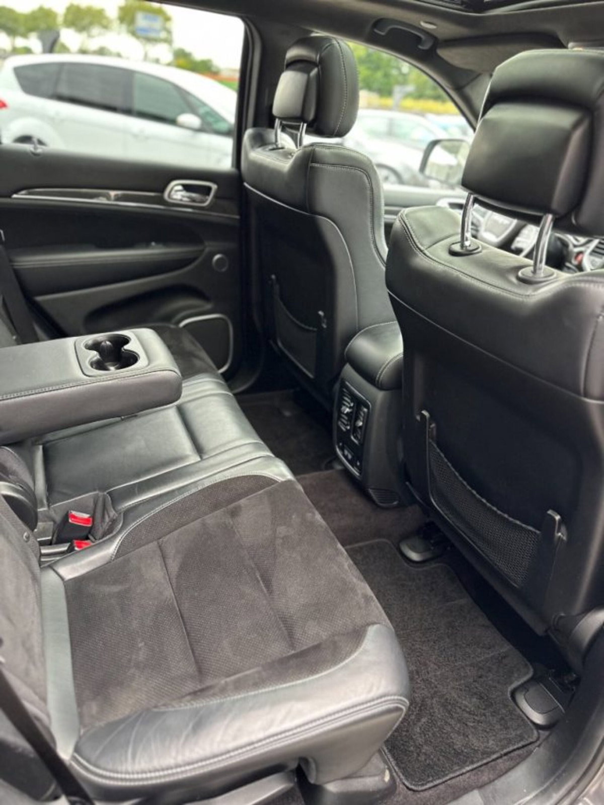 Jeep Grand Cherokee 6.4 V8 HEMI SRT (10)