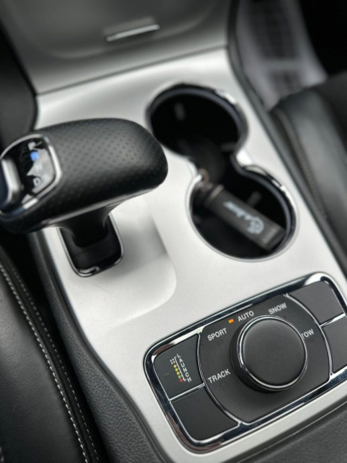 Jeep Grand Cherokee 6.4 V8 HEMI SRT (18)