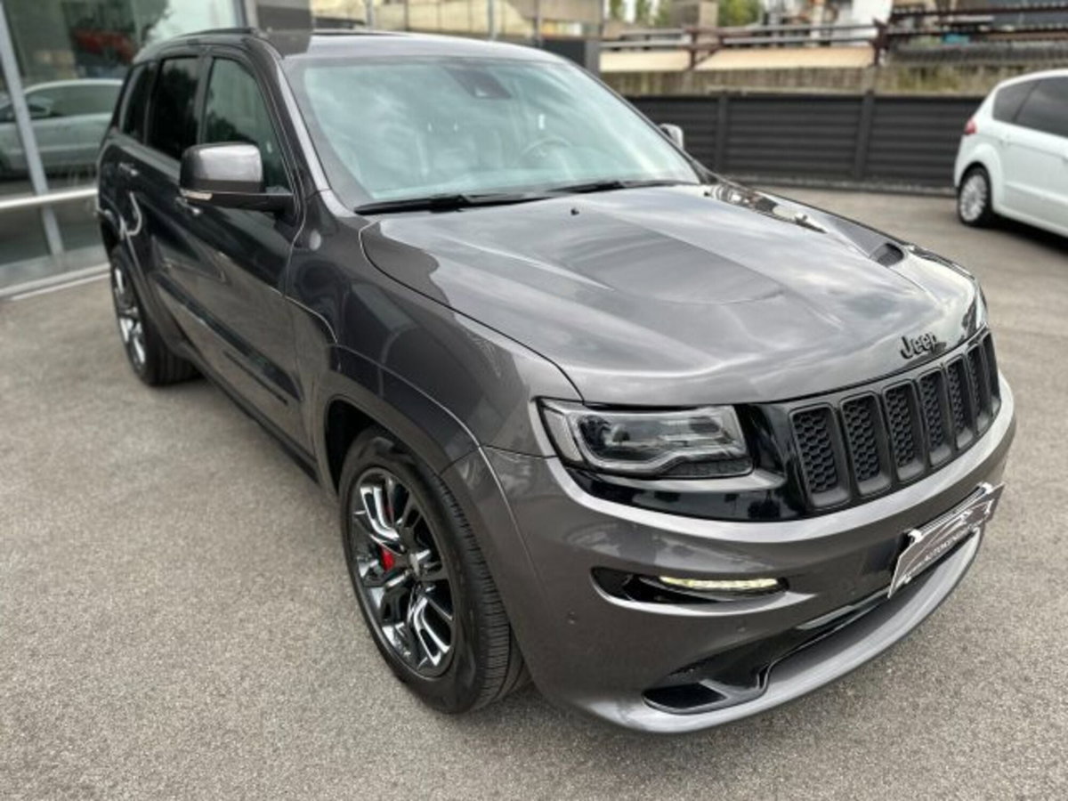 Jeep Grand Cherokee 6.4 V8 HEMI SRT (2)