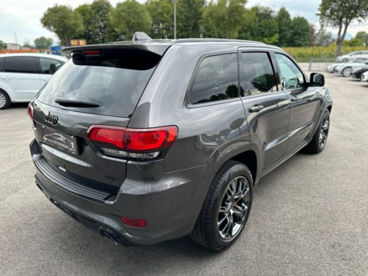 Jeep Grand Cherokee 6.4 V8 HEMI SRT (4)