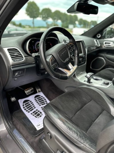 Jeep Grand Cherokee 6.4 V8 HEMI SRT (6)