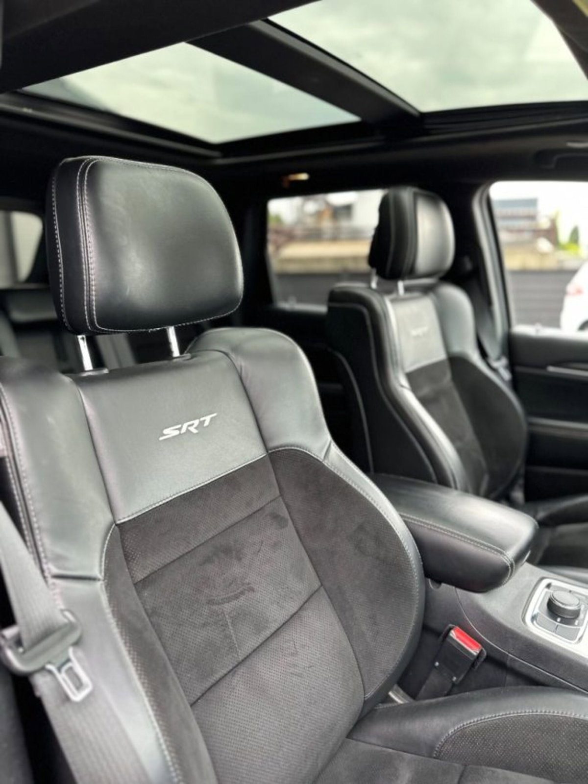 Jeep Grand Cherokee 6.4 V8 HEMI SRT (7)