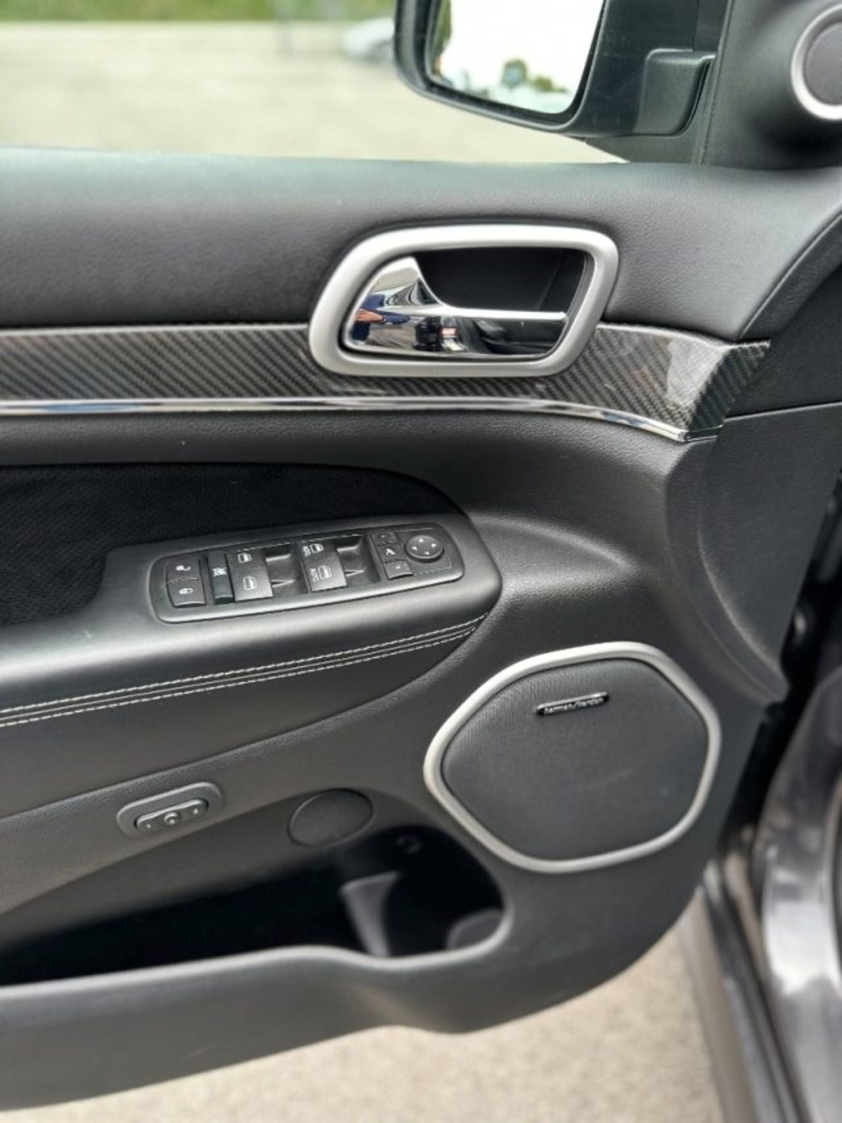 Jeep Grand Cherokee 6.4 V8 HEMI SRT (8)