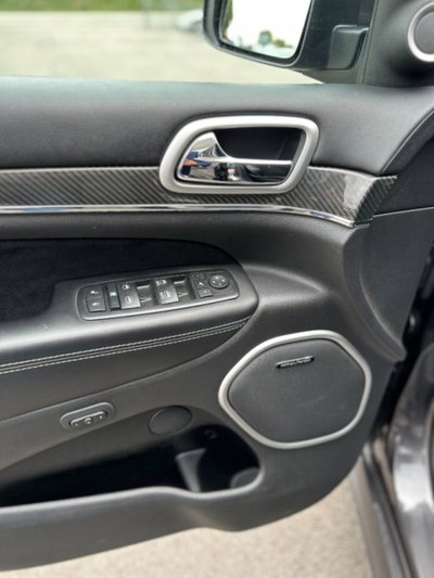 Jeep Grand Cherokee 6.4 V8 HEMI SRT (8)