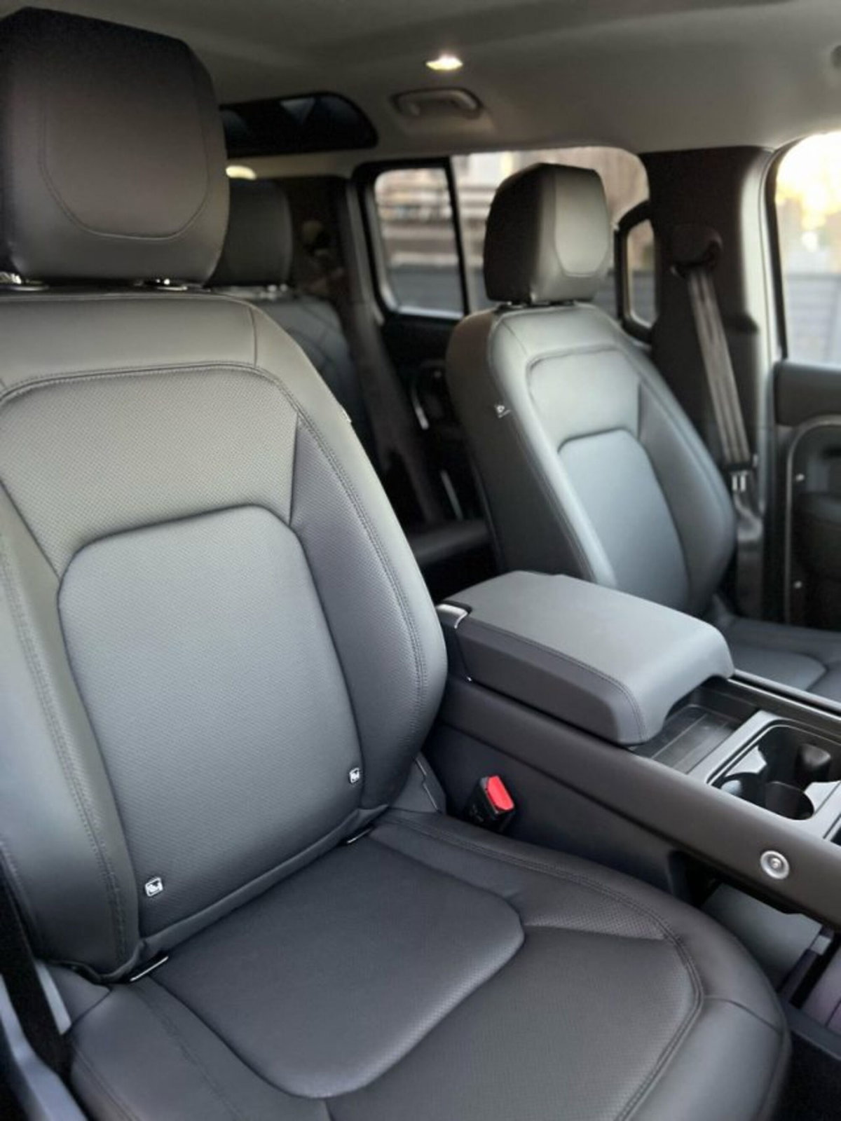 Land Rover Defender 110 3.0d i6 mhev X-Dynamic SE awd 200cv auto (13)