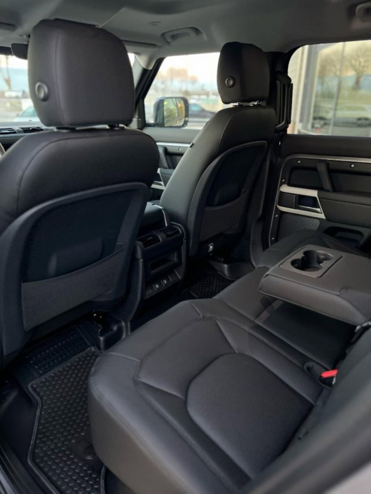 Land Rover Defender 110 3.0d i6 mhev X-Dynamic SE awd 200cv auto (14)